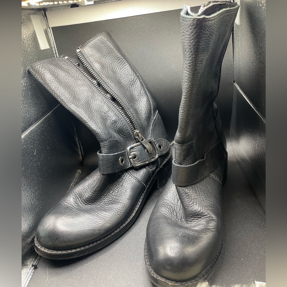 Vince Camuto Black Leather Ankle Boots Size 7.5 B Zip Up Great Condition - Picture 2 of 8
